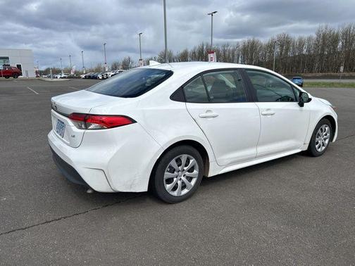 Ice Cap 2024 Toyota Corolla LE