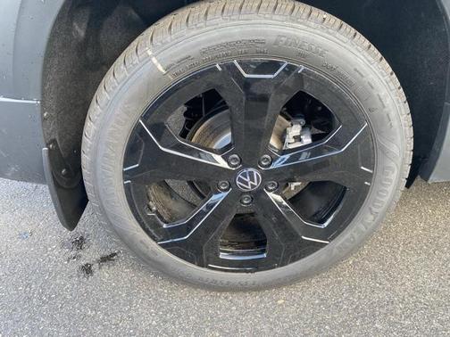 2025 Volkswagen Taos 1.5T SEL