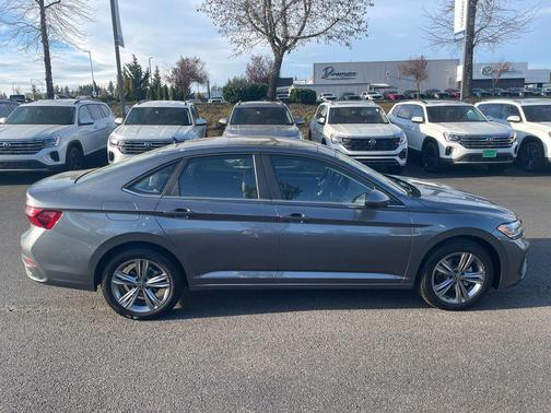 Platinum Gray Metallic 2023 Volkswagen Jetta 1.5T SE