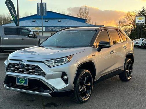 2021 Toyota RAV4 Hybrid SE