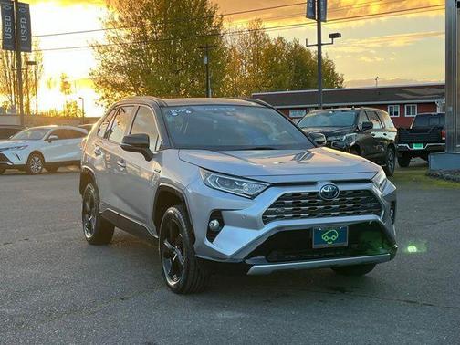 2021 Toyota RAV4 Hybrid SE