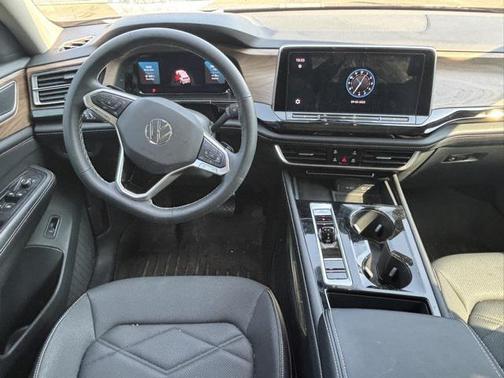 2024 Volkswagen Atlas 2.0T SE w/Technology 4MOTION