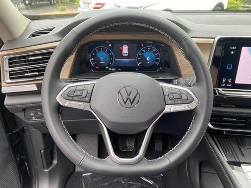 2025 Volkswagen Atlas 2.0T SE w/Technology 4MOTION