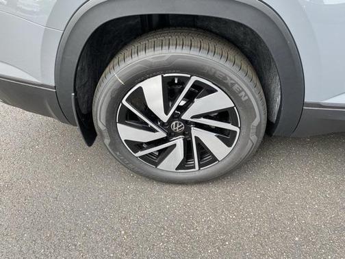 2025 Volkswagen Atlas 2.0T SE w/Technology 4MOTION