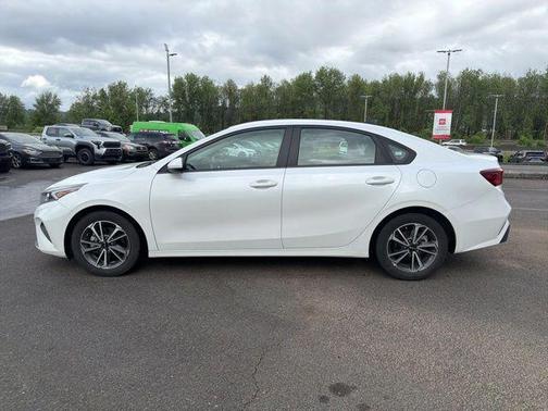 Snow White Pearl 2023 Kia Forte LXS