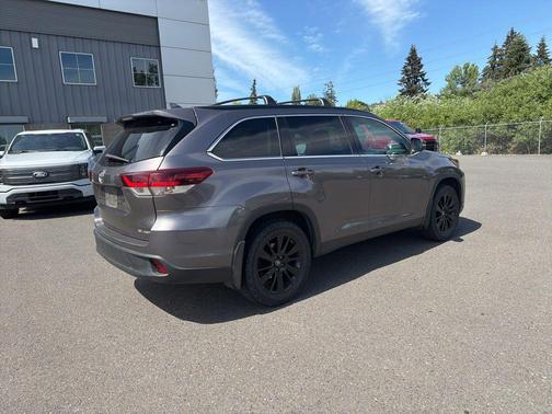 Predawn Gray Mica 2019 Toyota Highlander SE