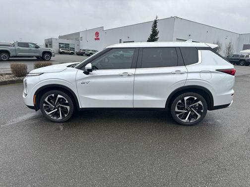 2023 Mitsubishi Outlander PHEV 