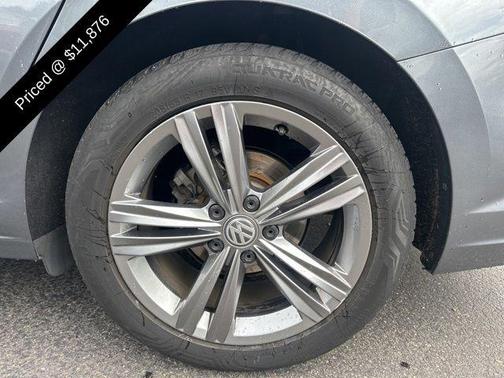Platinum Gray Metallic 2020 Volkswagen Jetta 1.4T R-Line