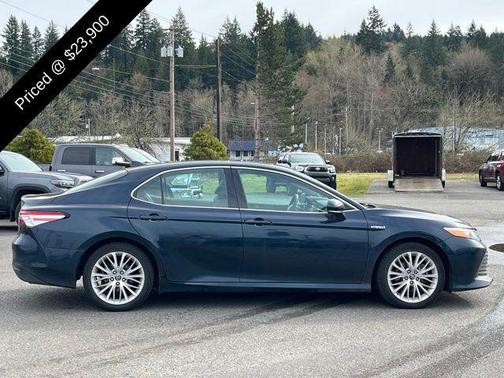 Galactic Aqua Mica 2018 Toyota Camry Hybrid XLE