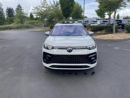 2025 Volkswagen Tiguan 2.0T SEL R-Line 4MOTION