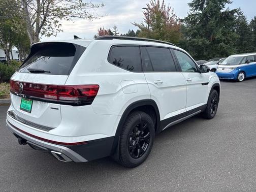 2025 Volkswagen Atlas 2.0T Peak Edition