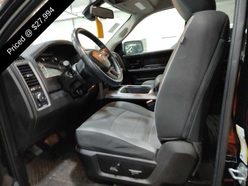 Diamond Black Crystal Pearlcoat 2022 RAM 1500 Classic Express
