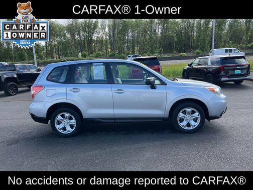 Ice Silver Metallic 2015 Subaru Forester 2.5i
