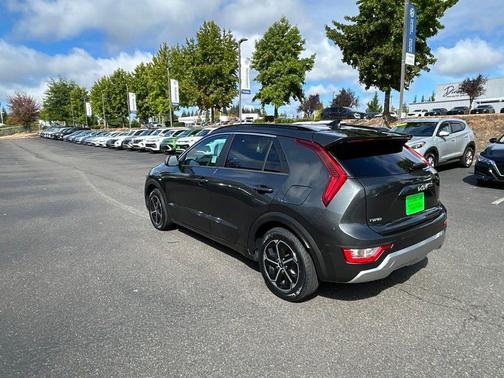 Interstellar Gray 2025 Kia Niro LX