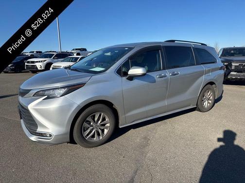 2022 Toyota Sienna XLE