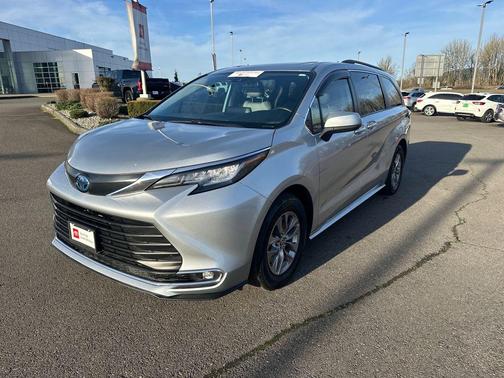 2022 Toyota Sienna XLE