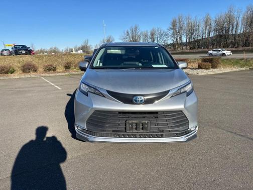 2022 Toyota Sienna XLE
