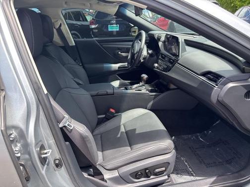 2023 Lexus ES 250 Base