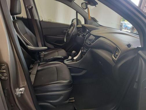 Stone Gray Metallic 2021 Chevrolet Trax LT