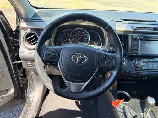 Cherry 2014 Toyota RAV4 Limited