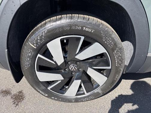2025 Volkswagen Atlas Cross Sport 2.0T SEL