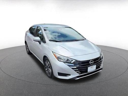 Brilliant Silver Metallic 2025 Nissan Versa 1.6 SV