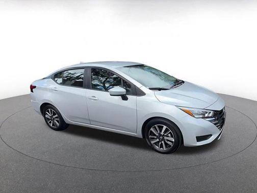 Brilliant Silver Metallic 2025 Nissan Versa 1.6 SV