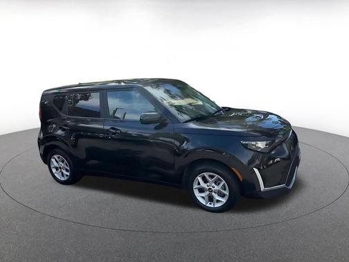 Fusion Black 2025 Kia Soul LX