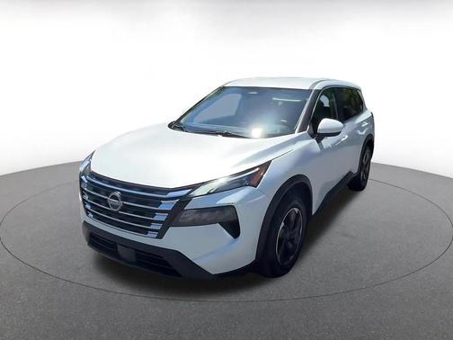 Everest White Pearl 2025 Nissan Rogue SV