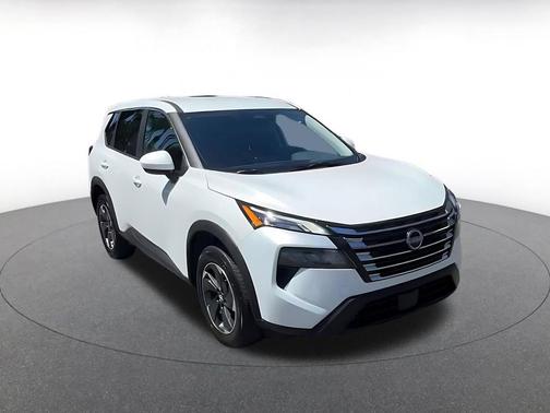 Everest White Pearl 2025 Nissan Rogue SV