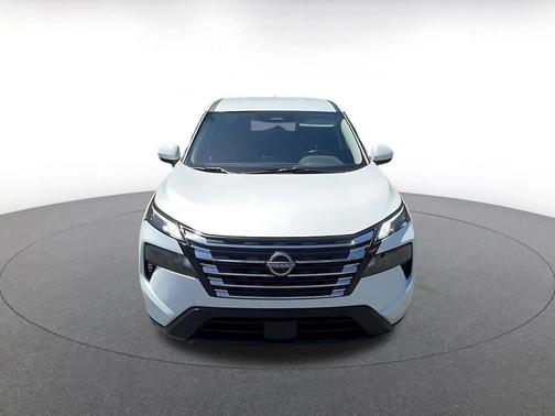Everest White Pearl 2025 Nissan Rogue SV