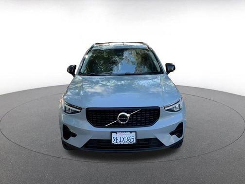 2024 Volvo XC40 CORE
