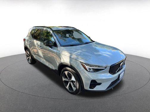 2024 Volvo XC40 CORE