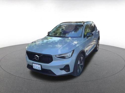 2024 Volvo XC40 CORE