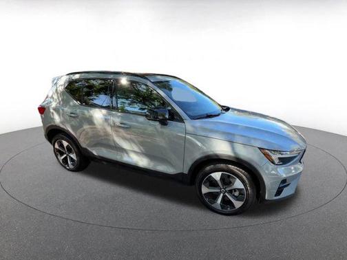 2024 Volvo XC40 CORE