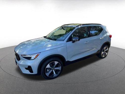 2024 Volvo XC40 CORE