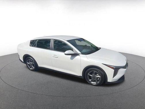 Snow White Pearl 2025 Kia K4 LXS