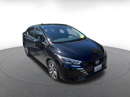 Super Black 2025 Nissan Versa 1.6 SV