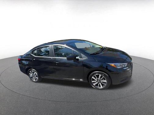 Super Black 2025 Nissan Versa 1.6 SV