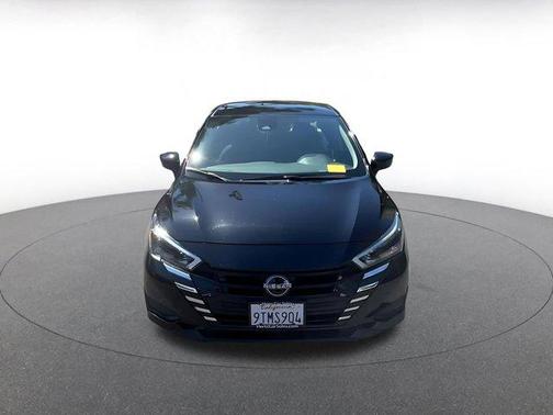 Super Black 2025 Nissan Versa 1.6 SV