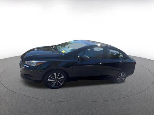 Super Black 2025 Nissan Versa 1.6 SV