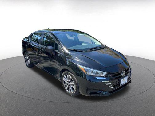 Super Black 2025 Nissan Versa 1.6 SV