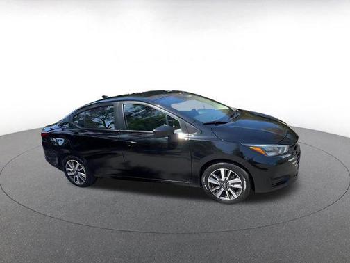 Super Black 2025 Nissan Versa 1.6 SV