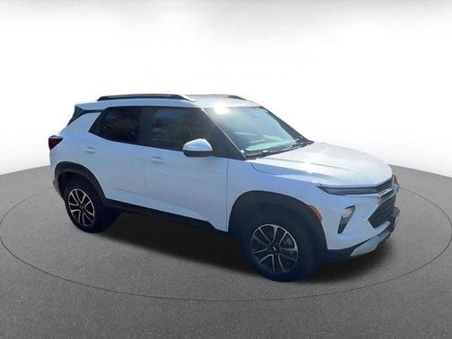 Summit White 2025 Chevrolet Trailblazer LT