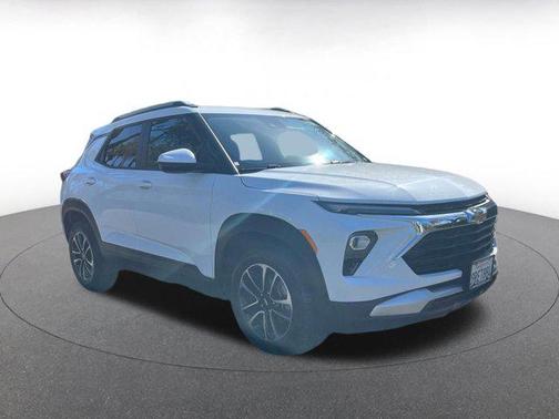 Summit White 2025 Chevrolet Trailblazer LT