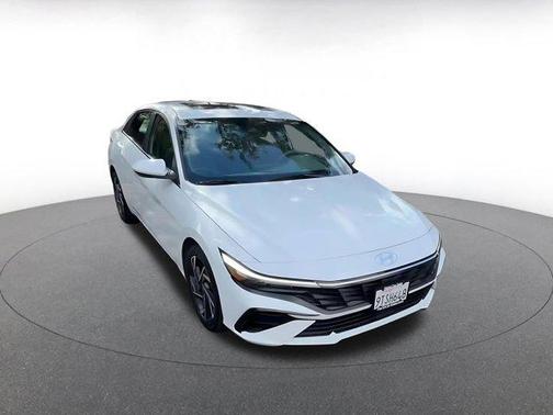 2025 Hyundai ELANTRA SEL