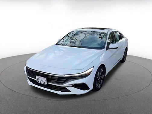 2025 Hyundai ELANTRA SEL