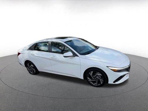 2025 Hyundai ELANTRA SEL