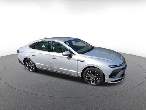 Aero Silver 2025 Hyundai SONATA SEL