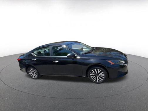 Super Black 2025 Nissan Altima SV FWD